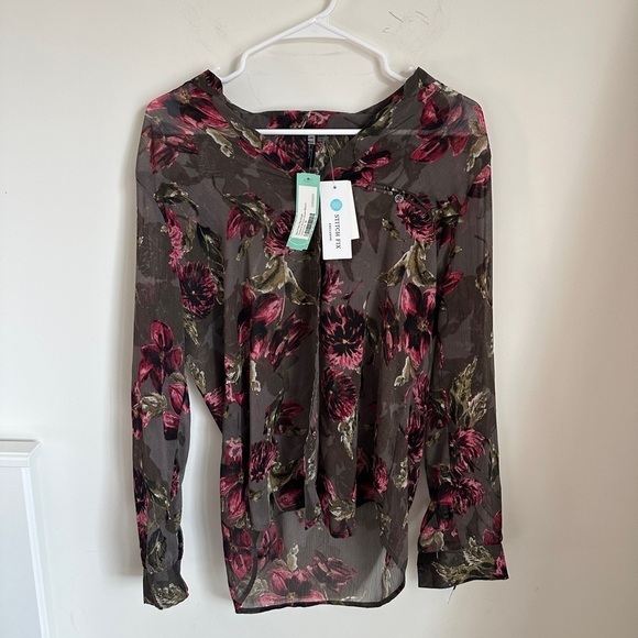 Kut from the Kloth Tops - NWT Kut From The Kloth Grey Floral Sinclaire Roll-Tab Sleeve‎ Sheer Blouse M